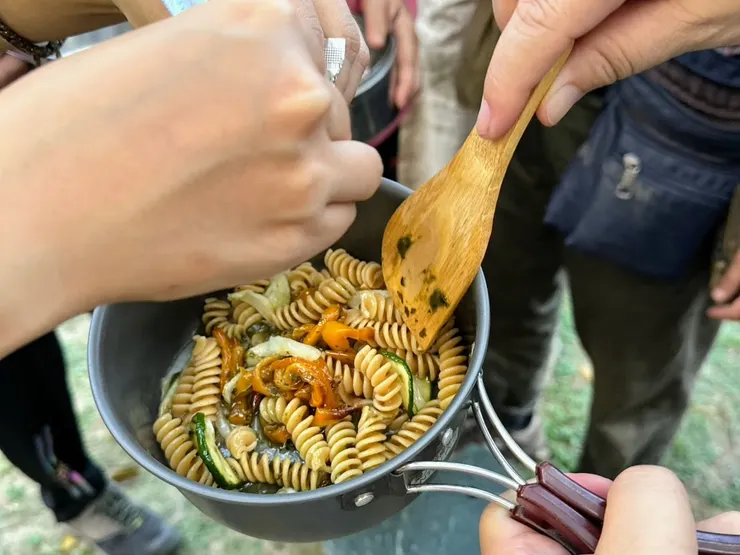 示範料理：一鍋流氣炸蔬菜義大利麵(攝影：曾慶蓮，時間：2025/9/14)