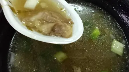 [台北美食]中國文化大學校園人氣很夯的牛肉拌麵、各家媒體報導