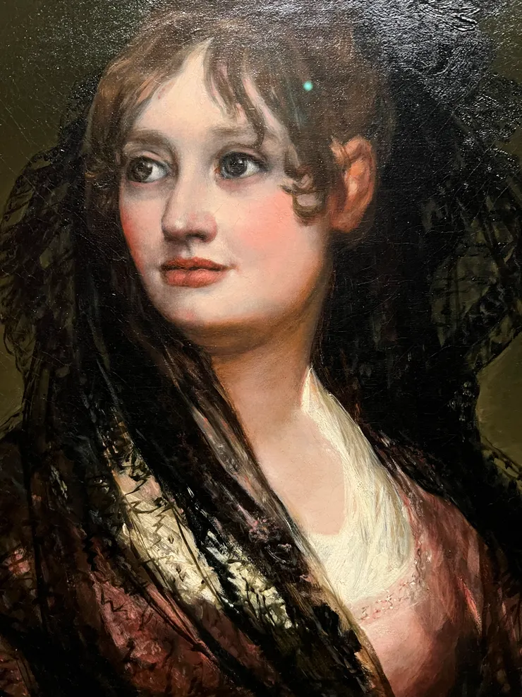 下巴處有隱約的暗影