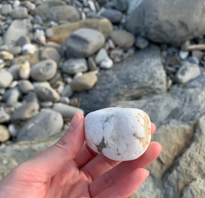 很喜歡看石頭上各種不同的紋路,會想像它是經歷什麼,最後長成這樣