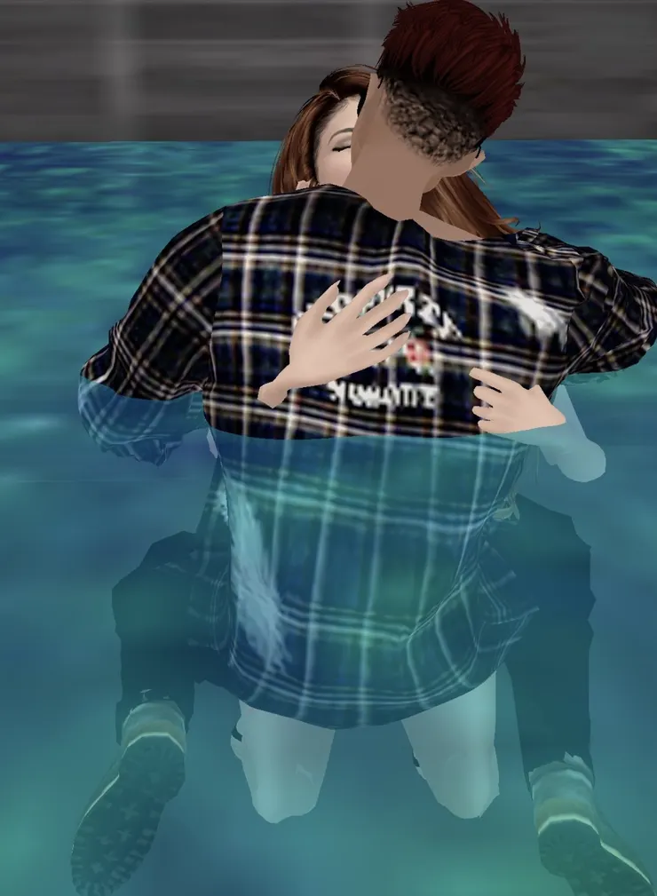 <<<水中接吻好甜蜜😛