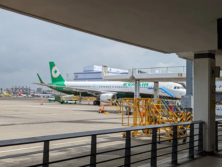 正當我以為要搭螺旋槳小飛機時,沒想到是由A321執飛