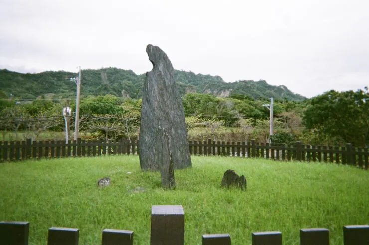 卑南遺址的月形石柱