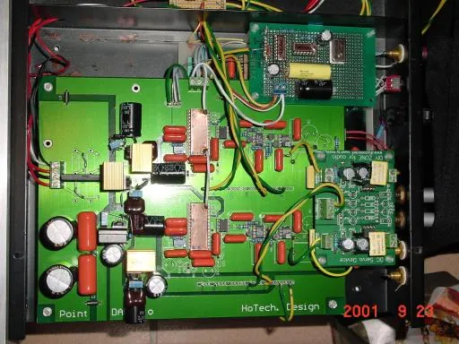 這是另一個角度的特寫，還有 HoTech.Design 的字樣