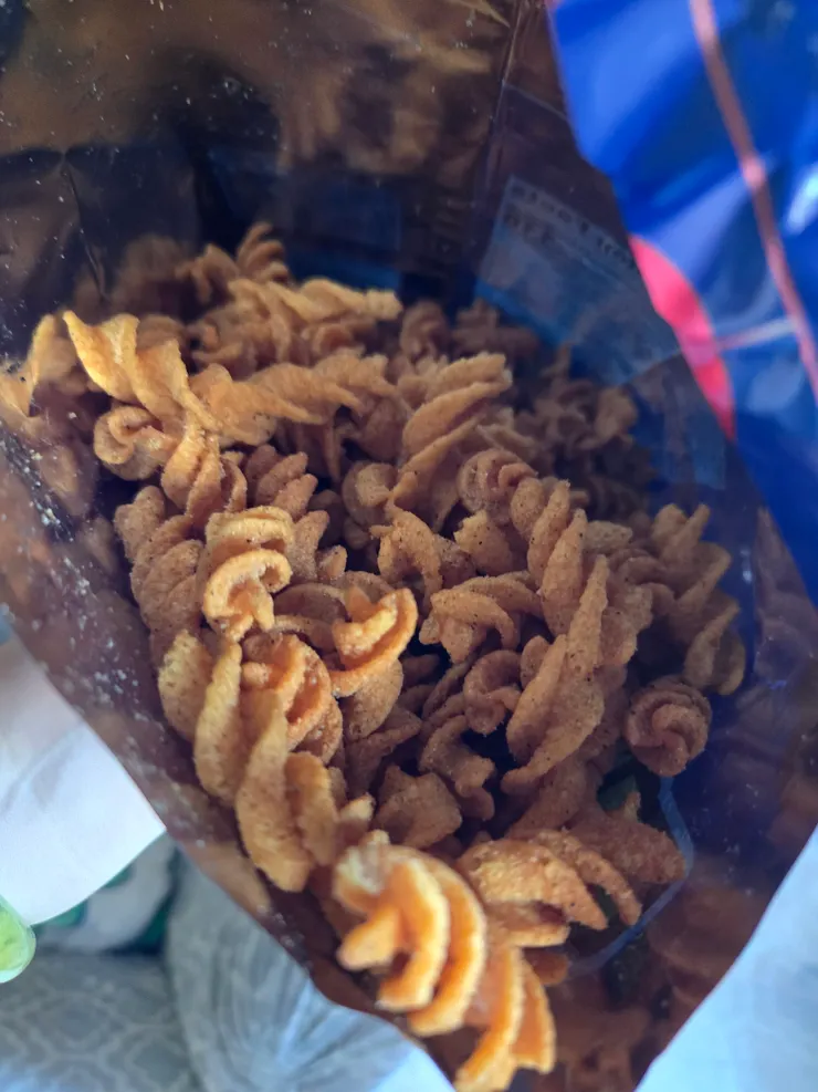 外觀看起來和一般可樂果相同，打開來聞味道也沒太強烈