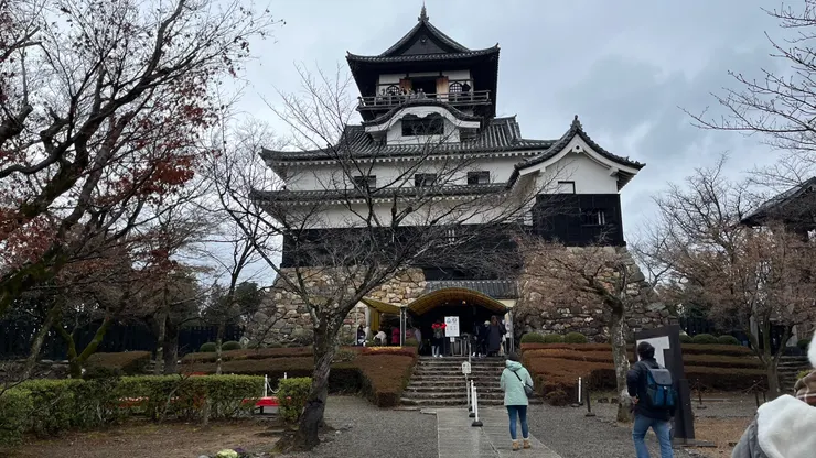 因為在河邊，風景相當美麗。