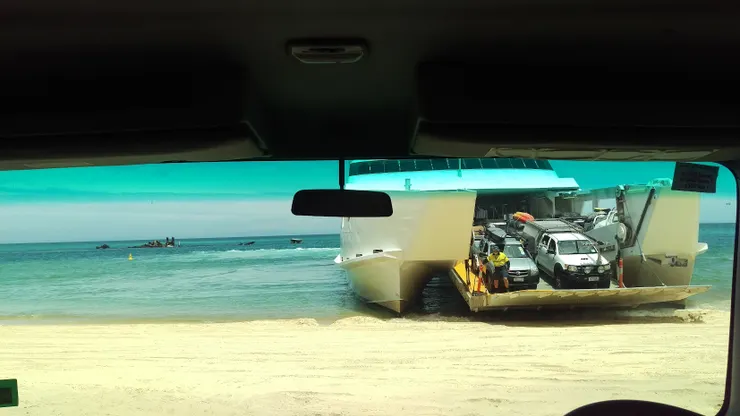 一天兩次的運輸船,如果下午那艘沒坐到,要想辦法在島上活一天(沒水 沒電 沒網路)