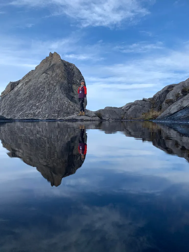 聖約翰峰前的那一方水池，看似大湖，其實很小，不小心還會錯過