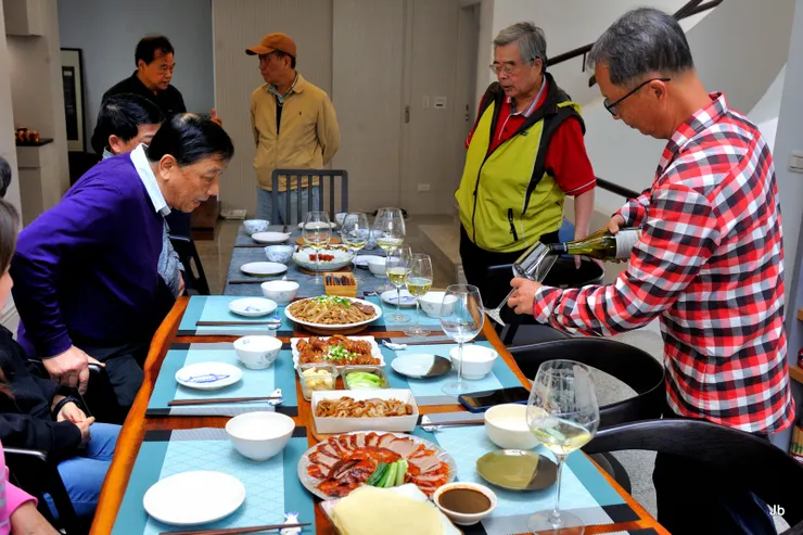 【首開瓶紐西蘭的白蘇維翁，當作熱身。】