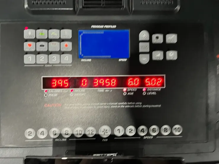 跑得氣喘的時候吁吁拍的,很動感XD。