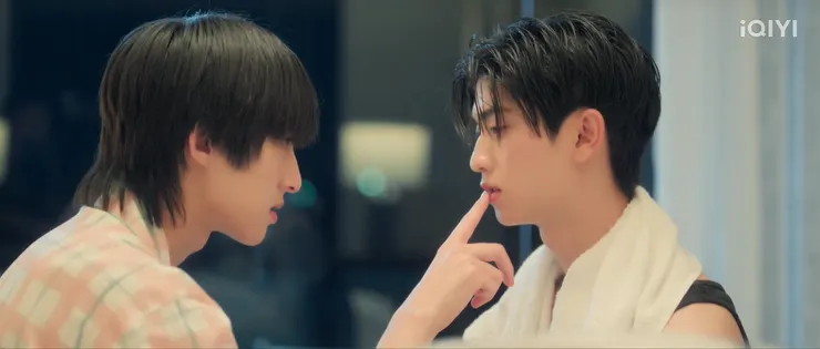 小淘氣這時候才發現哪裡不對勁，太可愛了吧！怎麼可以這麼懵！