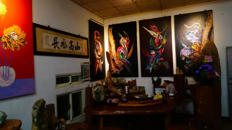 店長還有個人畫室及藝術典藏