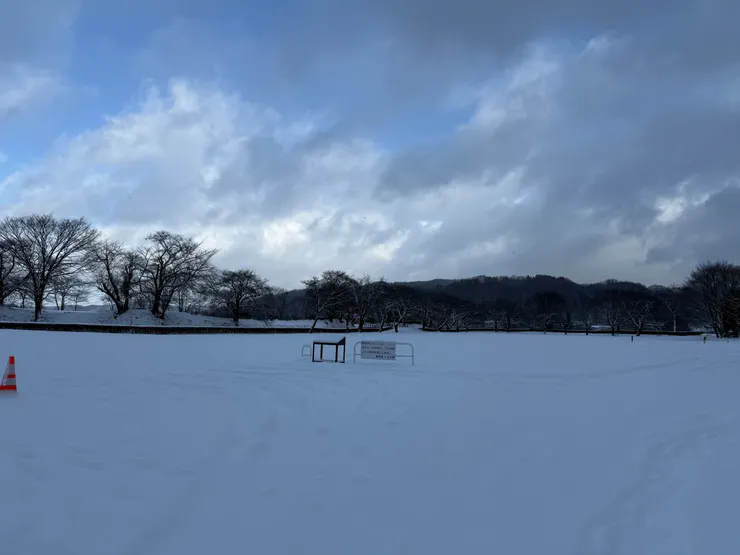 如圖。積雪太多，以至本來有石垣也不太看到。