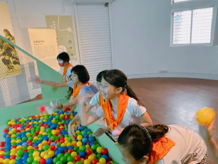 台南市兒童科學館參觀時空旅行主題展:上華蒙特梭利實驗教育機構的AI科技探索之旅