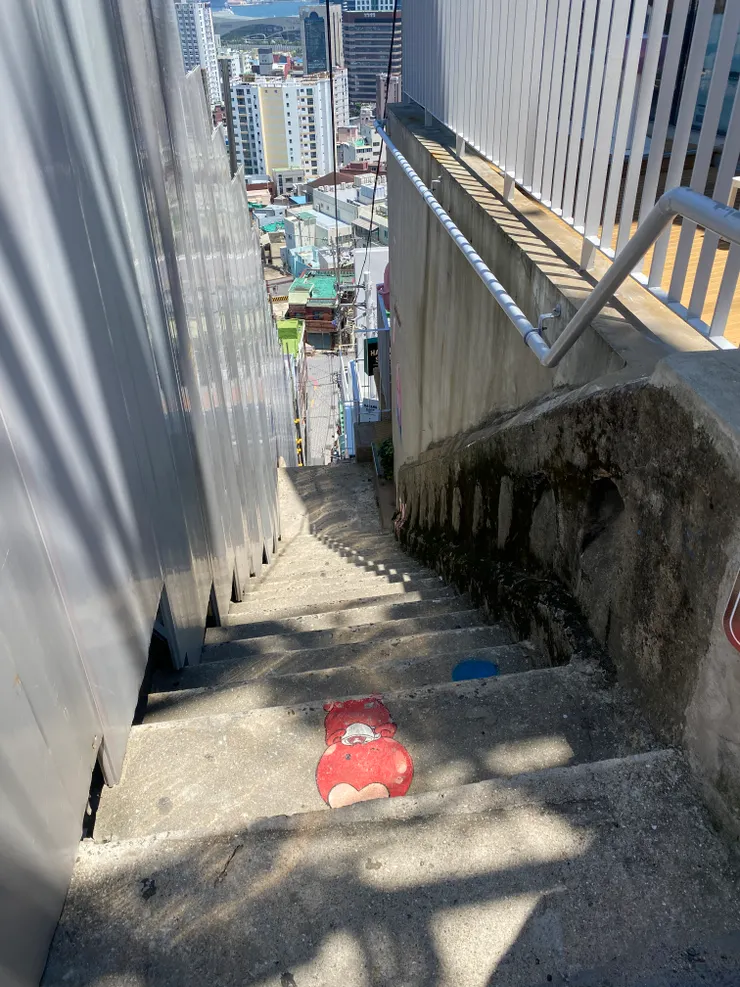 這就是要取水必須走的168階梯