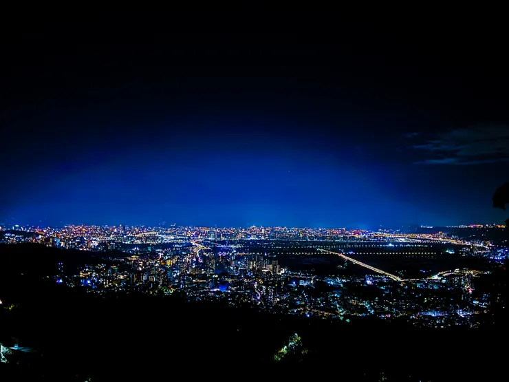 四季長廊觀景台　f/1.6　1/5s　ISO-640　by Chris