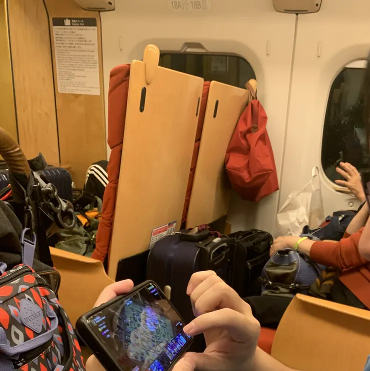 JR熊本到福岡博多自由座,背景隔壁座位空間參考