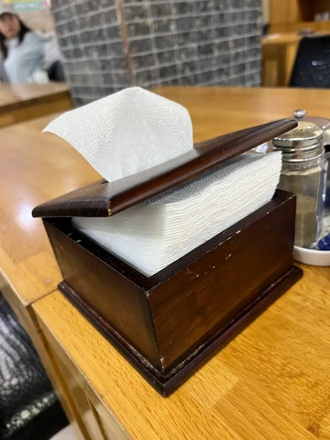 很澎湃的提供衛生紙