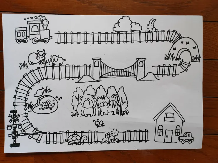 先用黑色簽字筆勾邊