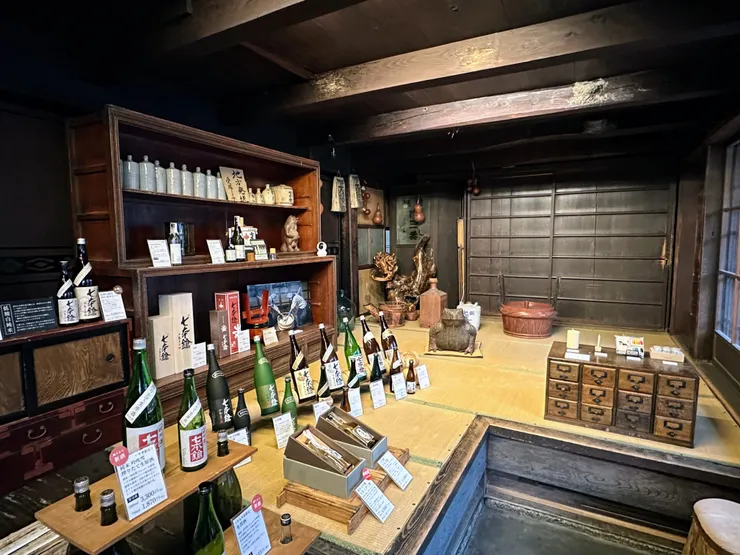 酒造進門的右手邊就陳列了七本鎗的系列產品
