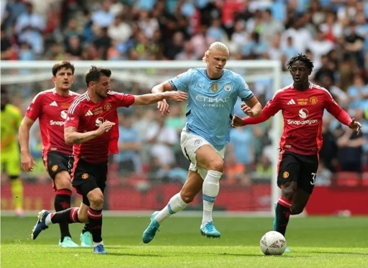 夏蘭特被後衛重重圍困