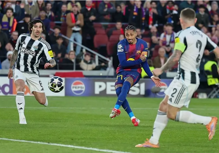 拉芬夏抽射破網助巴塞隆拿領先1:0