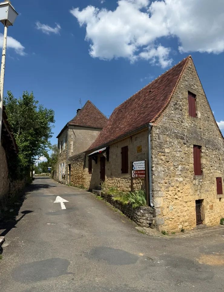 石砌的建築是看不膩的風景