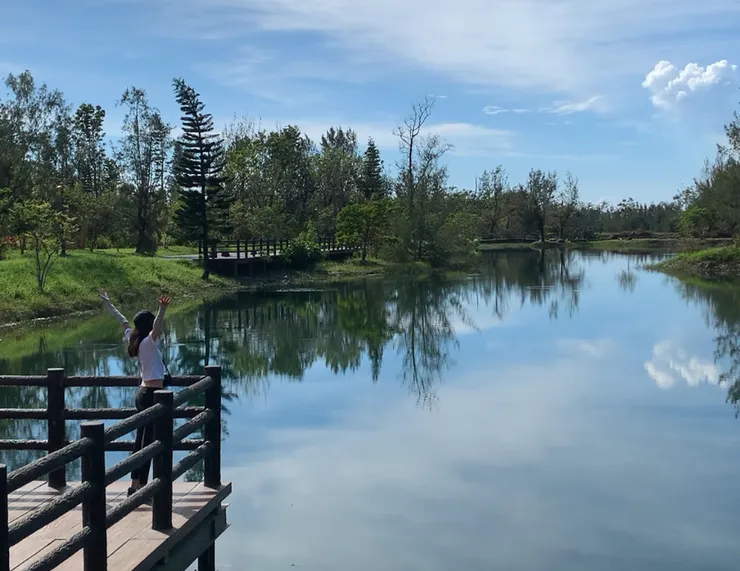 住處附近有國家公園，裡頭有個超美湖泊