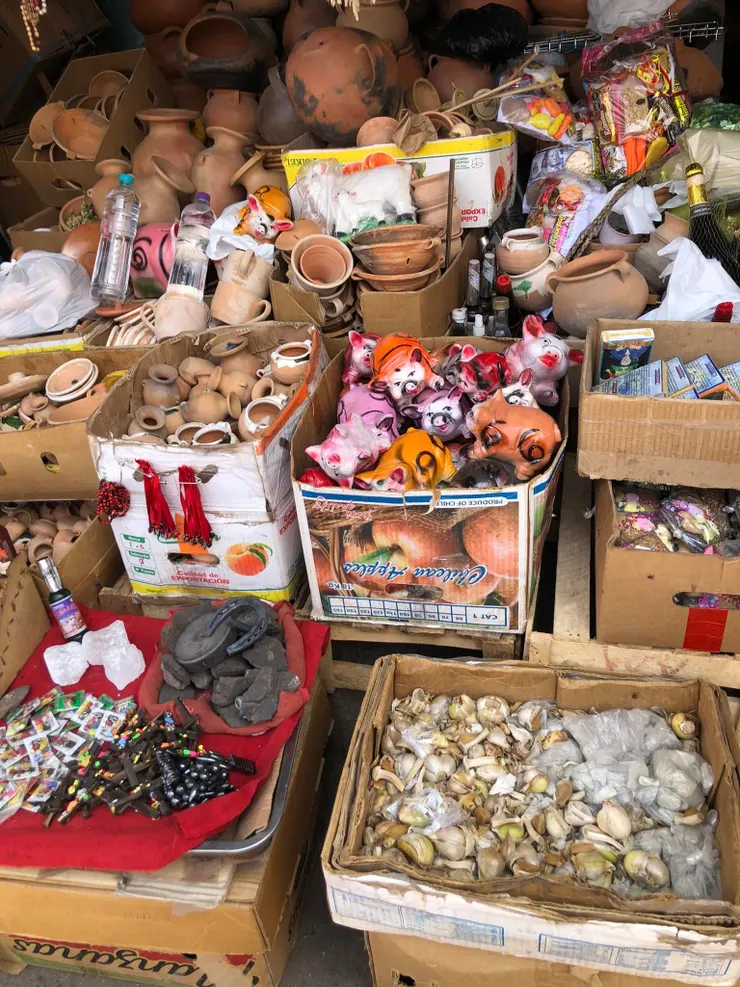 市場周邊街道的雜貨鋪。