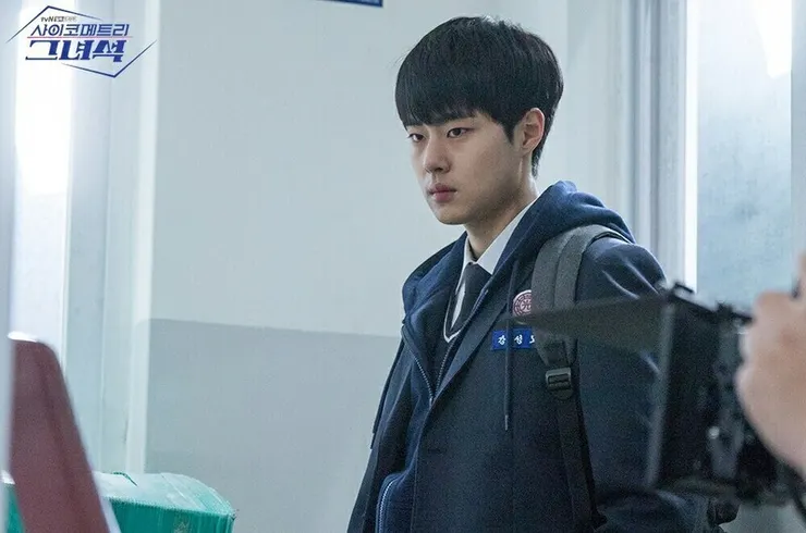 一樣是高中生的角色