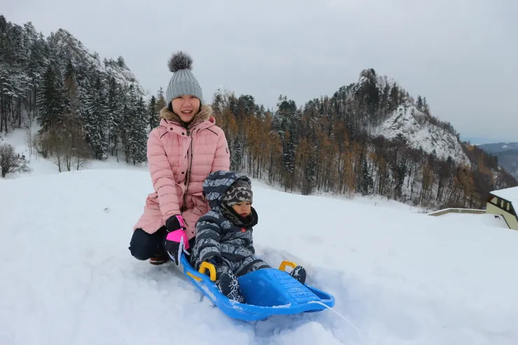媽媽我只是擺擺樣子，因為我卒仔不敢滑
