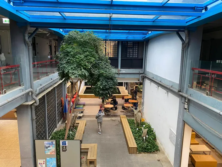 從二樓眺望前棟的中庭