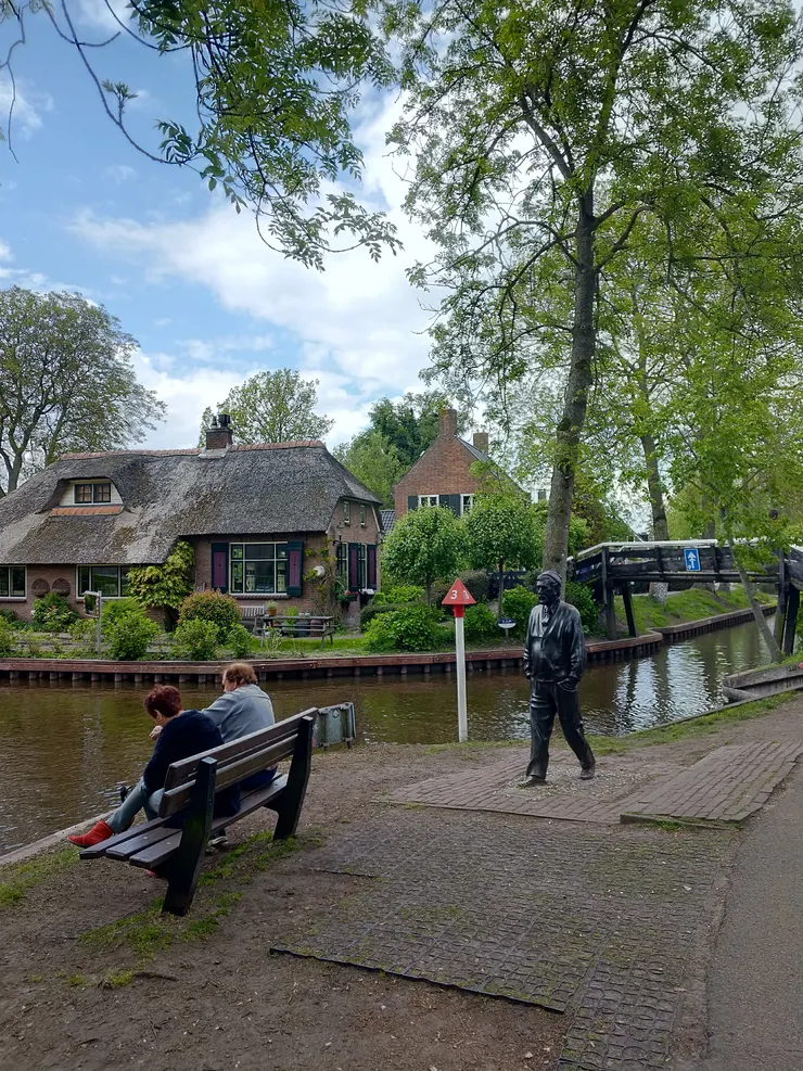 可悠閒的坐下來休息,靜靜的欣賞眼前美景