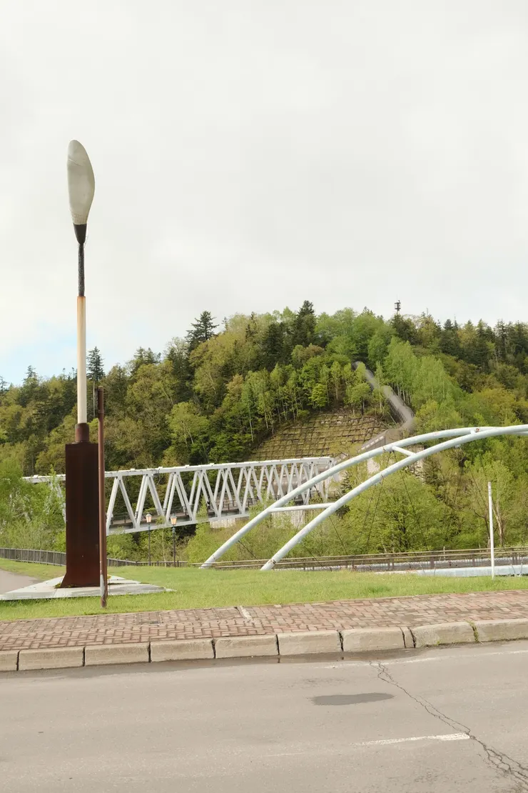 從白金溫泉公車站前往吊橋