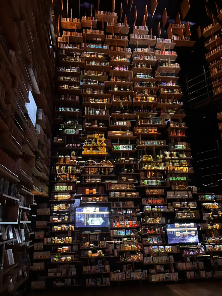 書櫃與燈光的結合