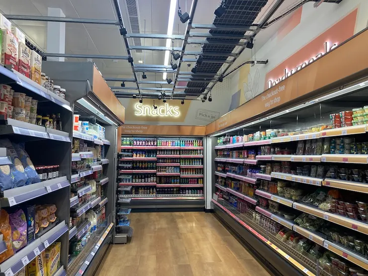 店舖只有圖片的兩倍大小，沒有什麼貨品