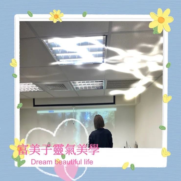 學員正在準備啟動靈氣,設置教室的神聖空間~富美子靈氣美學