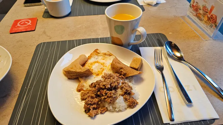 肉燥飯、關東煮和現煎荷包蛋也很美味!