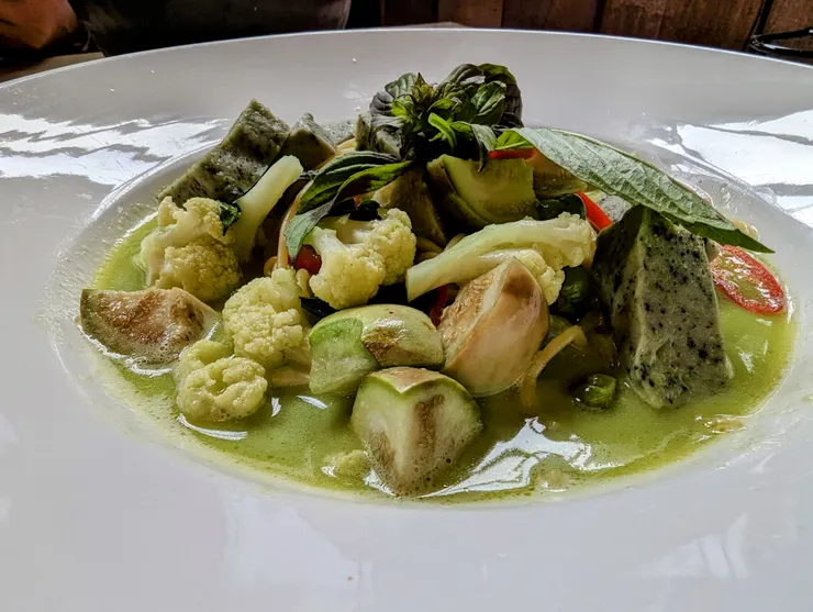 蔬食泰式口味義大利麵來不及好好拍照就被我們清盤。