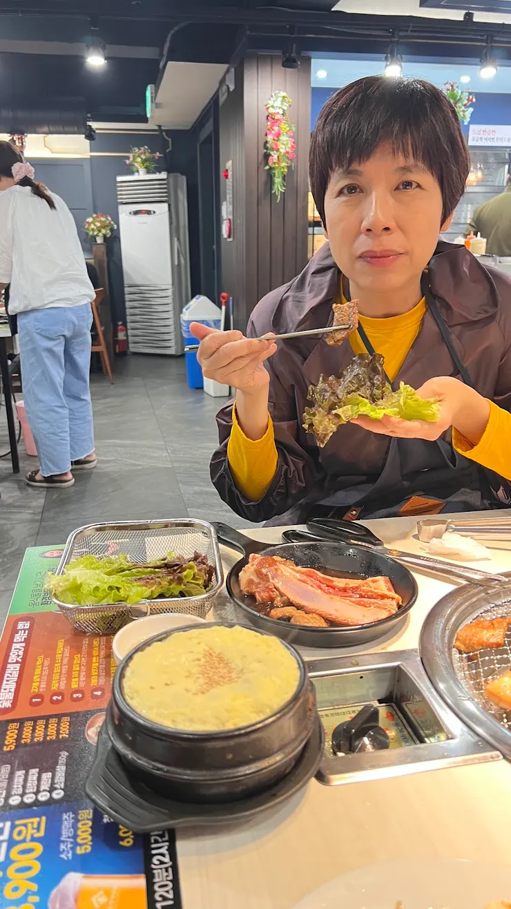 吃烤肉還有蒸蛋