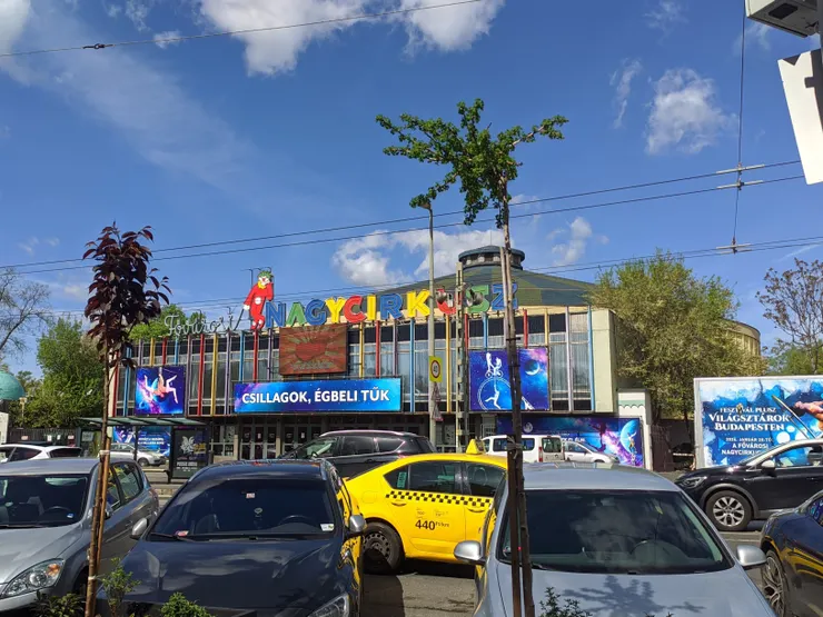 布達佩斯馬戲團(昨天去浴場時順便拍的)