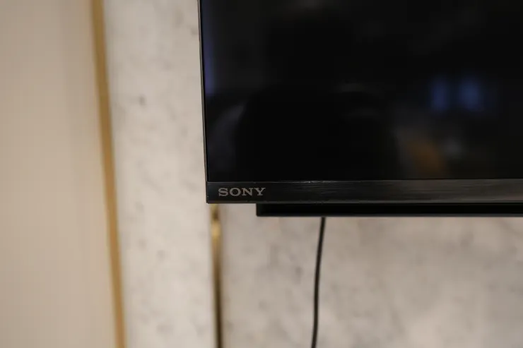 SONY的字眼愈來愈低調了… 記得KM-65X9000H是在下面中間