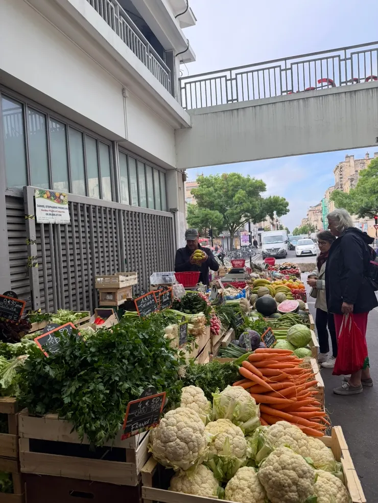 最外圍的攤位好像生意總是最好