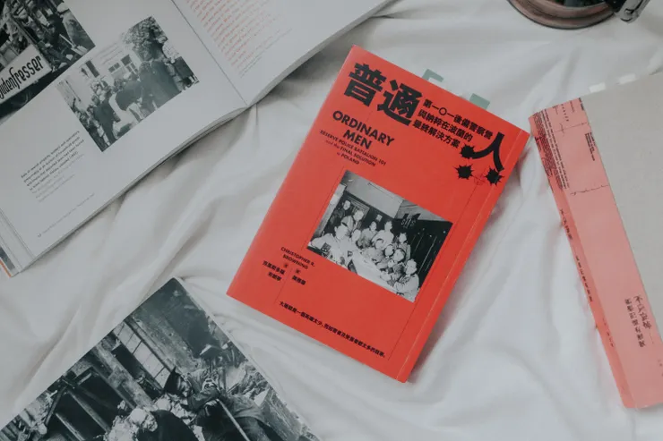 春山出版《普通人：第一〇一後備警察營與納粹在波蘭的最終解決方案》書影。拍攝/蝦那