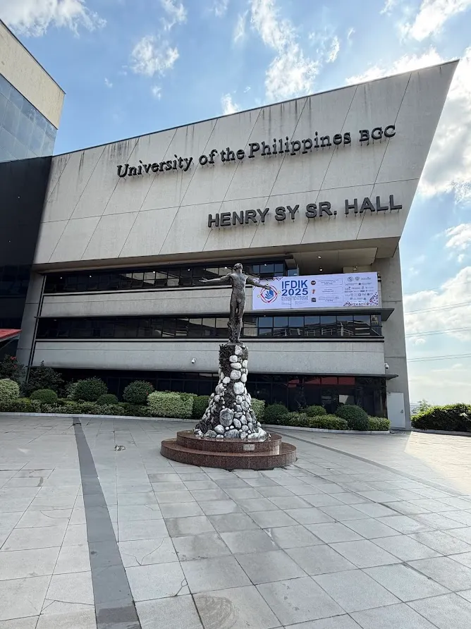 菲律賓大學BGC校區(其實就一棟大樓)