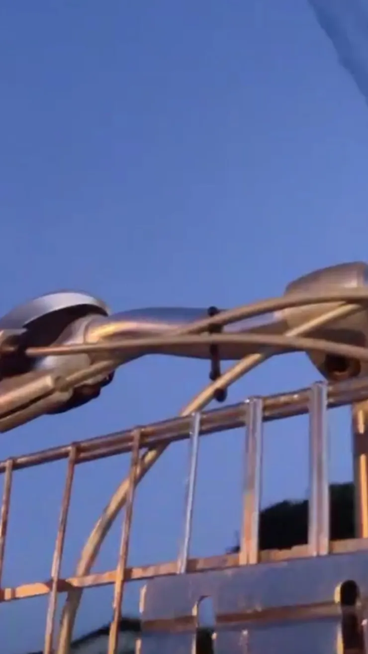 鐵馬與天空【圖片來源:十月】