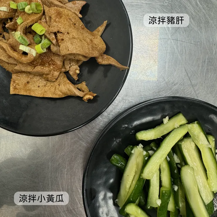 涼拌小黃瓜、涼拌豬肝
