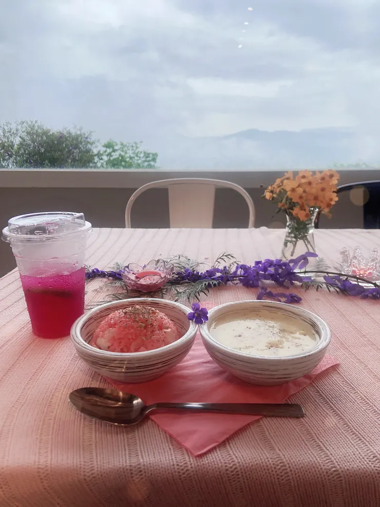 為自己準備的餐食（晚風告白、我喜歡喝的筊白筍濃湯、櫻花莓果花漾飲）