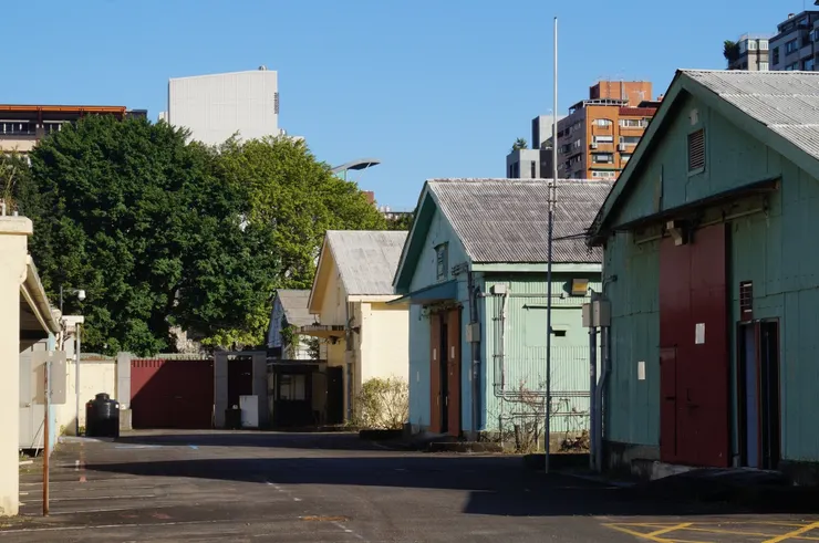 營區南側的四棟倉庫（2021年。筆者友人提供）