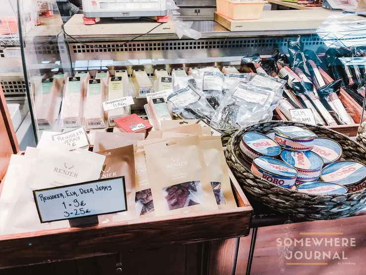 想買地道伴手禮，這裡可以買到鹿肉製品﹐夠地道了吧。